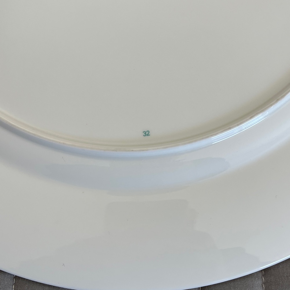 Ralph Lauren Classic discontinued charger plate 12 inches round Wedgwood - Picture 4 of 6